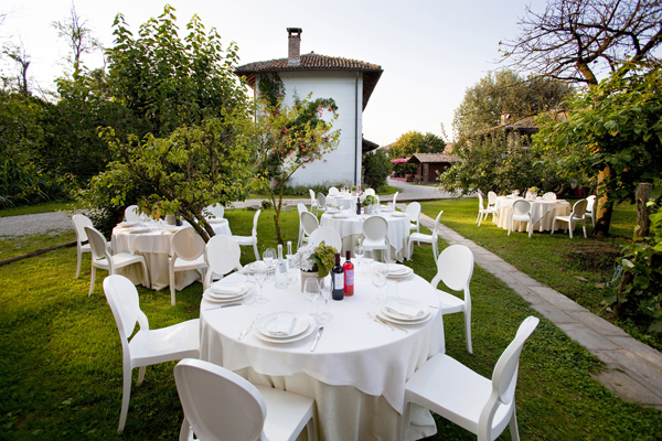 Pranzo all'aperto in cascina