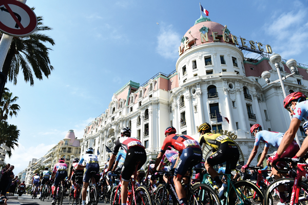 Paris-Nice 2019 - 2019/03/17 - Etape 8 - Nice / Nice (110 km) - Les coureurs dans le défilé à Nice