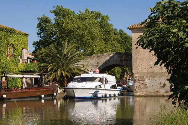 LeBoat_france-canal-du-midi-must-credit-philippe-benoist