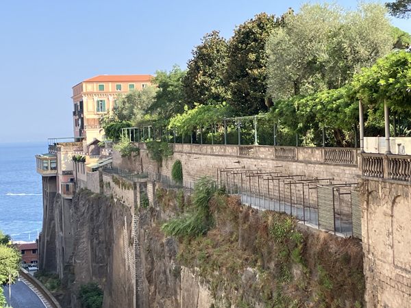 Sorrento la posizione sul tufo