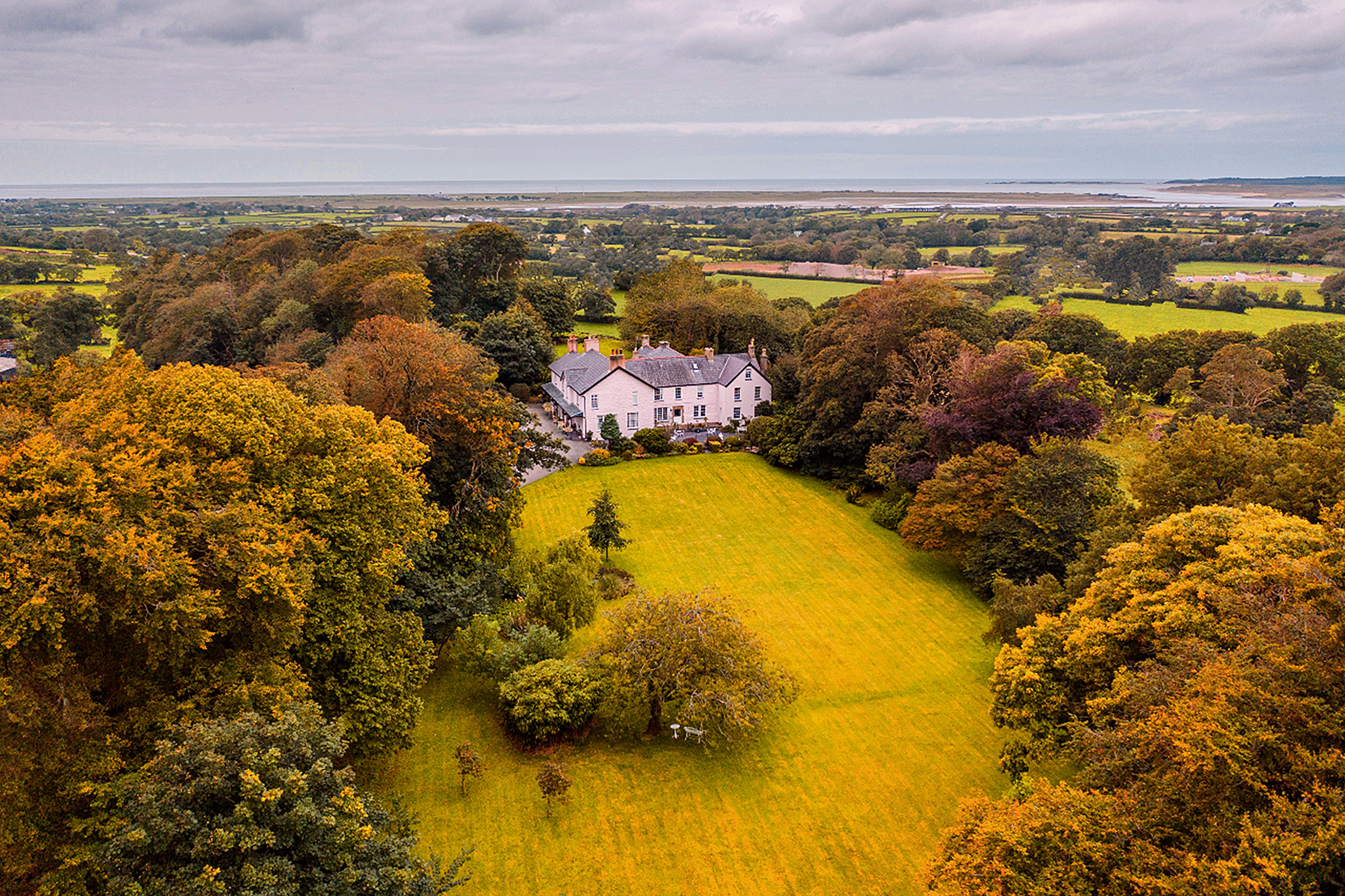 APERTURA Wales-Plas-Dinas-Country-House-1