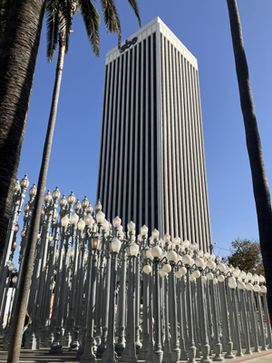 Le installazioni davanti al LACMA