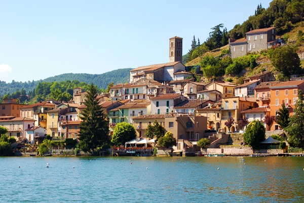 Scorcio di Piediluco visto dalla barca