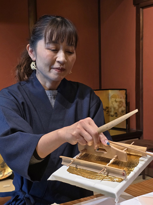 Kanazawa Higashiyama Shitsurae Decorazione in oro